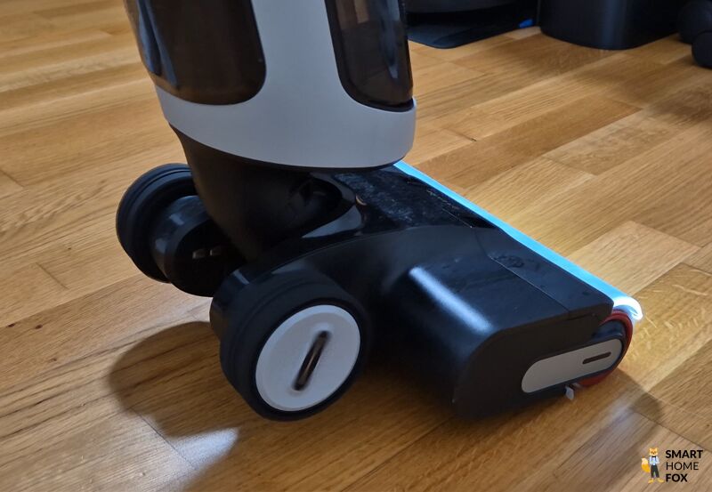 Dreame H14 Pro wird durch die Wohnung gesteuert.